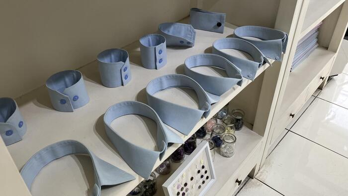 Wwork Styleの棚に並んでいるシャツの襟デザイン