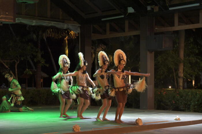 タヒチアンダンスでショーが開幕