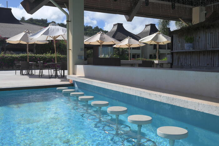 プールにいながらにして好きなドリンクが楽しめる