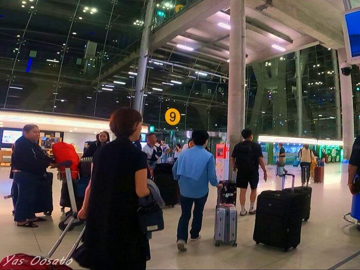 税関を通るコツと警察官の存在