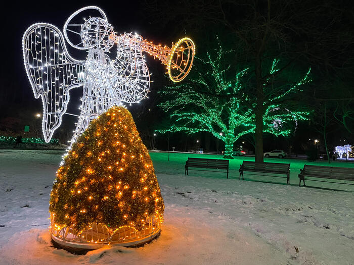 ＜ラッパ？を吹いている天使＞