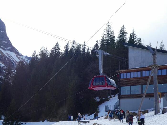 フレックミュンテック駅から頂上のピラトゥス・クルム駅へ行く「ドラゴン・ライド」