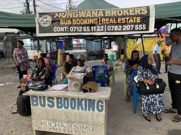 現地のバスチケット売り場