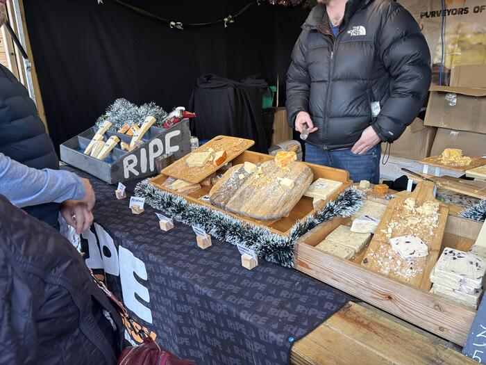 チーズなどのオリジナルの商品販売