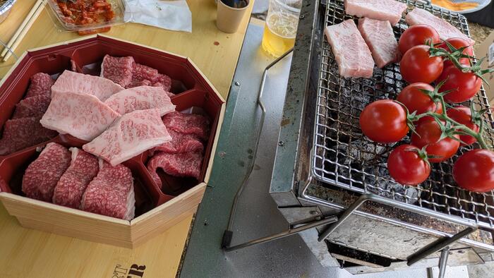 キャンプの醍醐味、焼肉