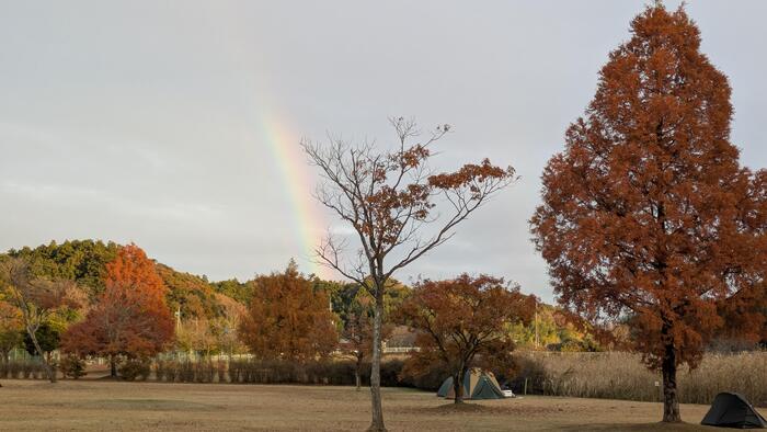 夕焼けと虹と紅葉