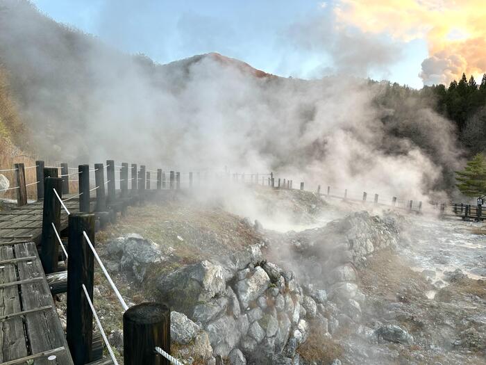 小松地獄　遊歩道から見える山も景色