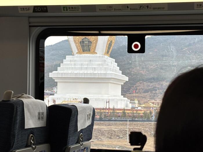 ＜香格里拉駅近くから見える風景＞