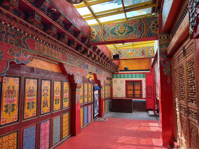 ＜松賛林寺の内部＞