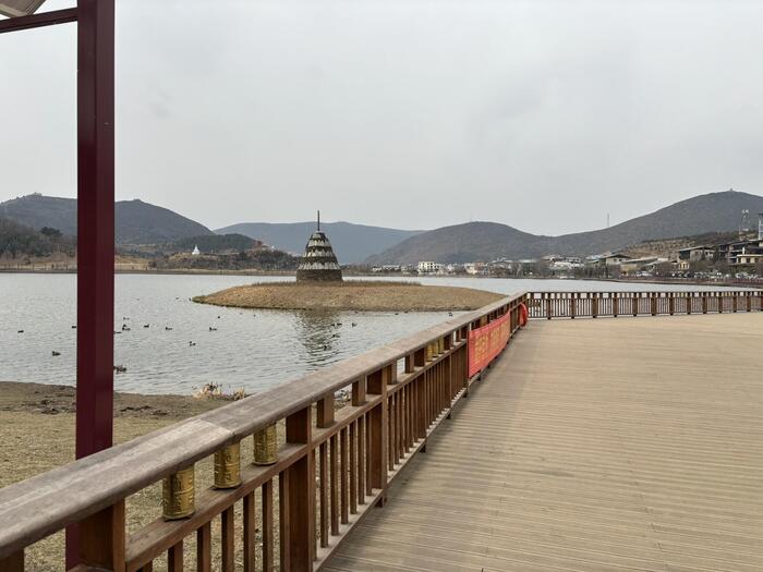 ＜拉姆央措湖＞