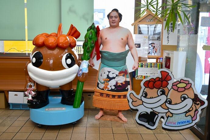 ピンズ　岩内町の公式キャラクター「たら丸&べに子」