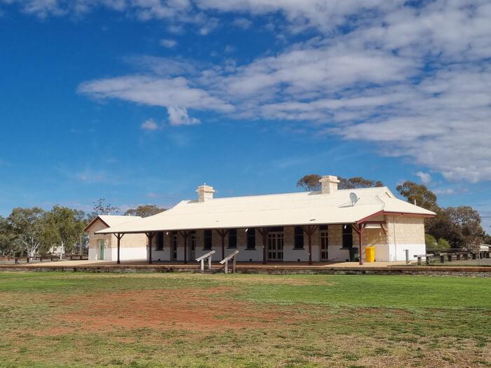 1898年に建てられた駅舎の中は改装され青少年センター
