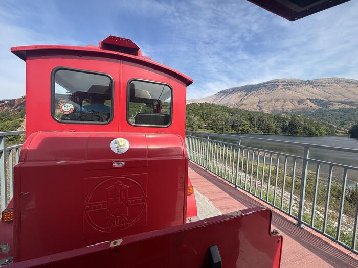 駐車場から泉までをつなぐ路面電車
