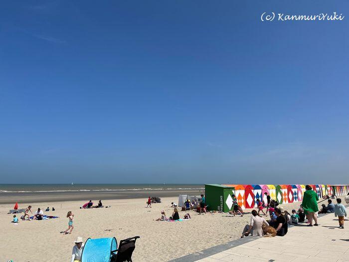 マロ・レ・バンの砂浜とプロムナード 