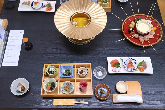 夕食は松花堂仕立ての和食膳