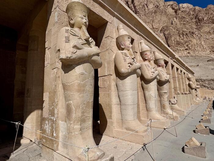 エジプト　ルクソール　ナイル川西岸　ハトシェプスト女王葬祭殿