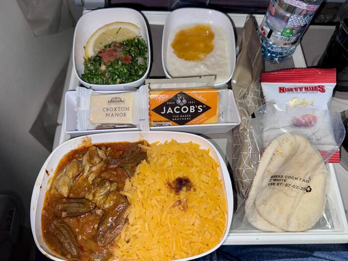 エミレーツ航空　カイロ　ドバイ　機内食