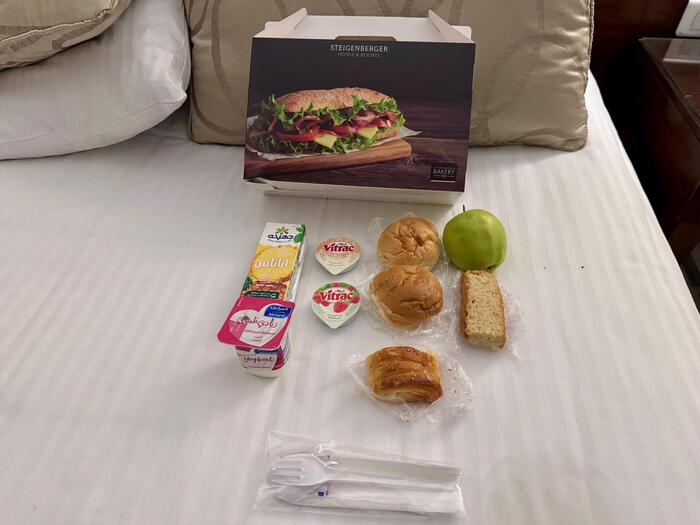 エジプト　ギザ　シュタイゲンベルガーカイロ・ピラミッド　朝食ボックス