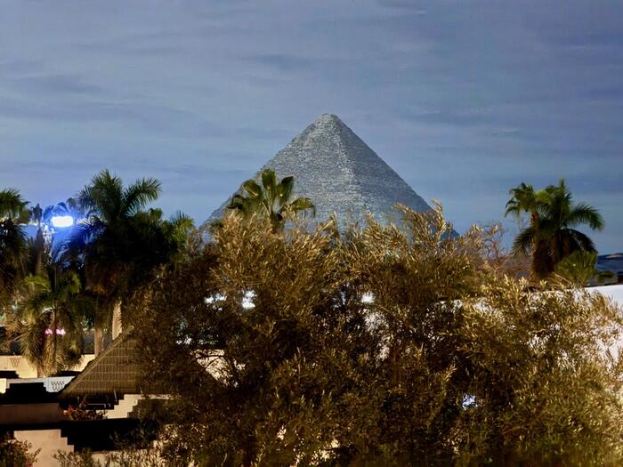 エジプト　ギザ　シュタイゲンベルガーカイロ・ピラミッド