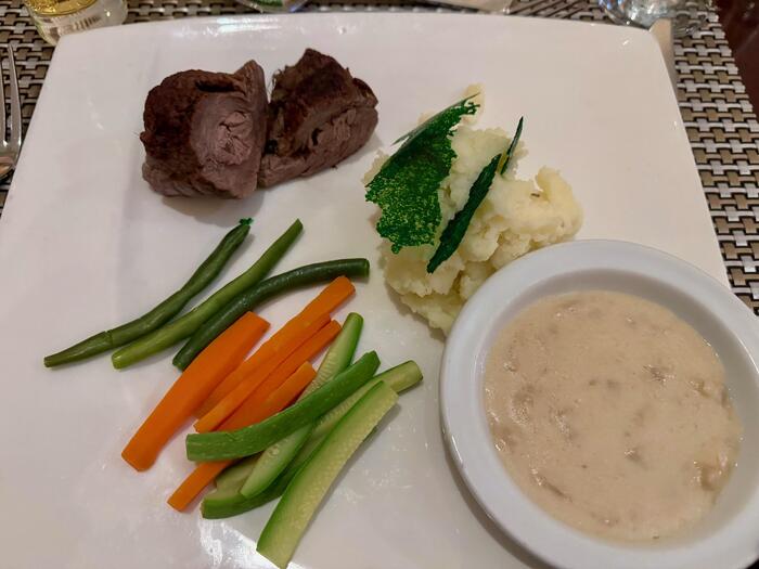 エジプト　阪急交通社　トラピックス　ツアー　シュタイゲンベルガーカイロ・ピラミッド　夕食　ディナー