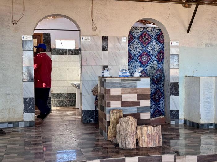 エジプト　ドライブイン　トイレ