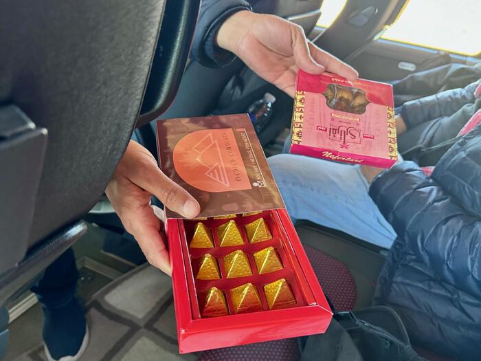 エジプト　車内販売　チョコレート　なつめやし
