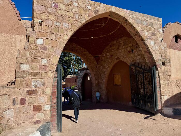 エジプト　アブ・シンベル　Kabara Nubian House & Restaurant