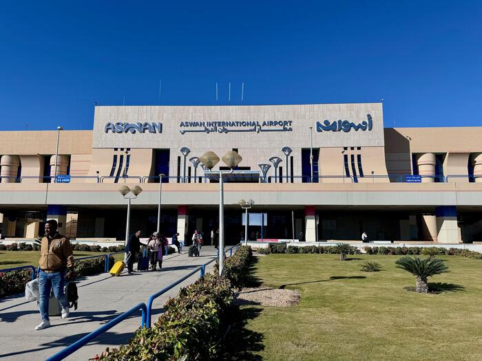 エジプト　阪急交通社　トラピックス　ツアー　アスワン国際空港