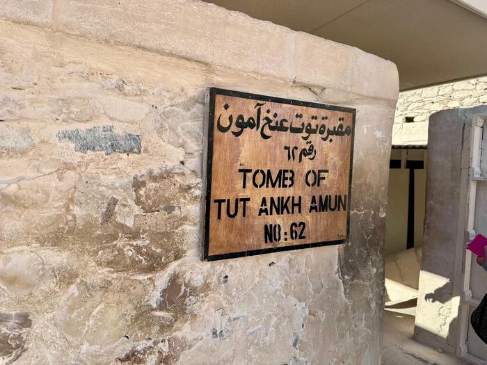 エジプト　ルクソール　ナイル川西岸　王家の谷　ツタンカーメン