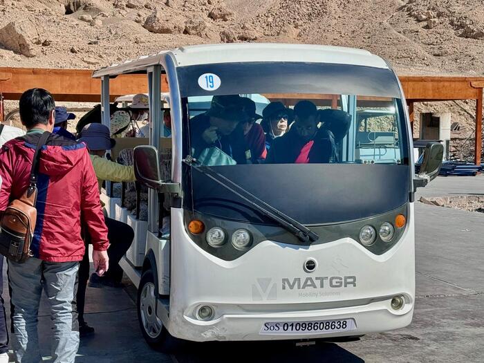 エジプト　ルクソール　ナイル川西岸　ハトシェプスト女王葬祭殿