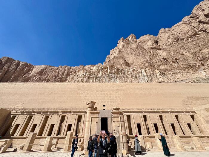 エジプト　ルクソール　ナイル川西岸　ハトシェプスト女王葬祭殿