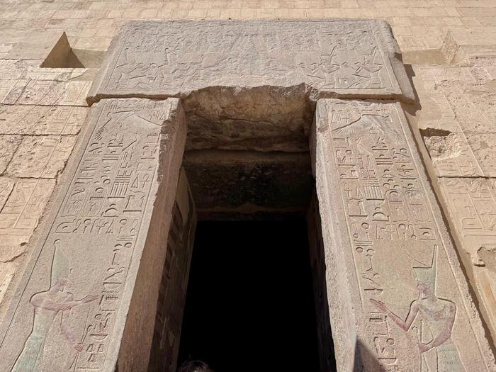 エジプト　ルクソール　ナイル川西岸　ハトシェプスト女王葬祭殿