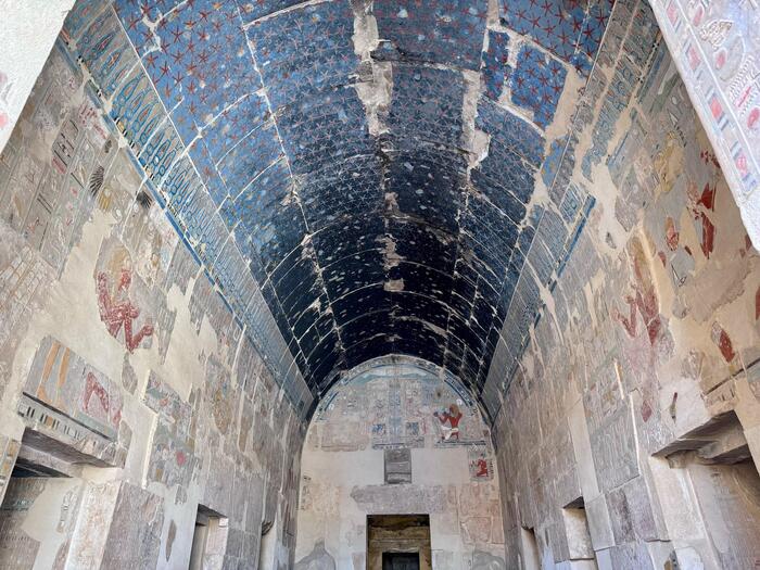 エジプト　ルクソール　ナイル川西岸　ハトシェプスト女王葬祭殿