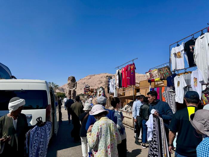 エジプト　ルクソール　ナイル川西岸　メムノンの巨像