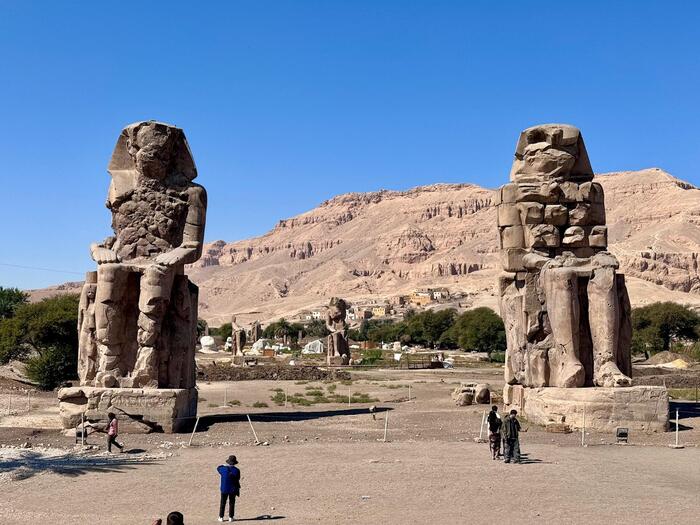 エジプト　ルクソール　ナイル川西岸　メムノンの巨像