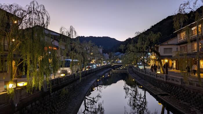 夕暮れ迫る大谿川　城崎温泉