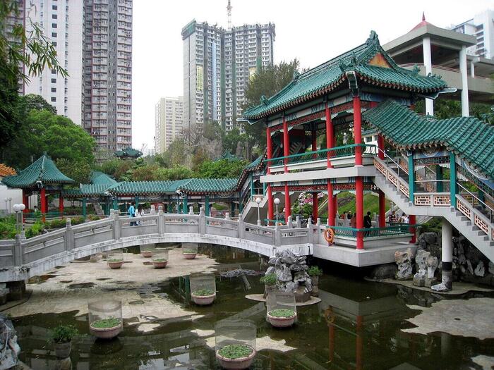 黄大仙祠の中心である「黄大仙師宝殿」庭園