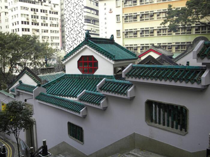 歴史と風水の力で仕事運上昇　 文武廟　瓦に囲まれた壁