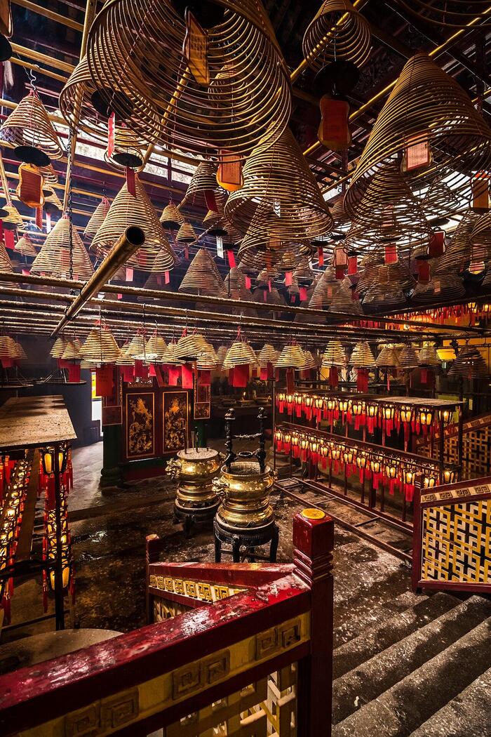 歴史と風水の力で仕事運上昇！ 文武廟　香煙の舞う