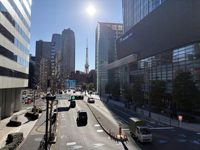 虎ノ門ヒルズ前から赤羽橋方面を眺める 東京タワー