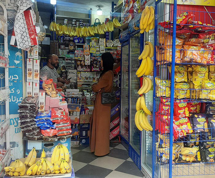 小さな個人商店。よく見かけるので、ミネラルウォーターは手に入れやすい