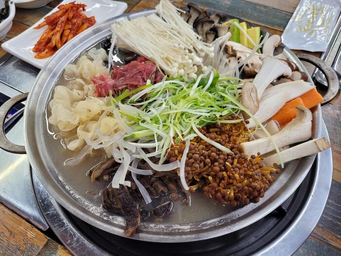 キノコたっぷりのランチ　鍋　韓国