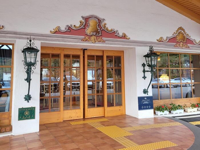 ホテルチロル　入り口