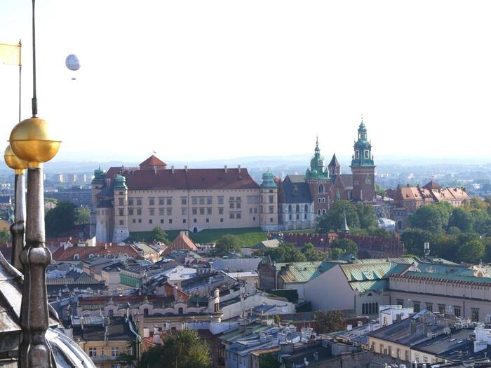 旧市街の南にあるヴァヴェル城を見渡せる