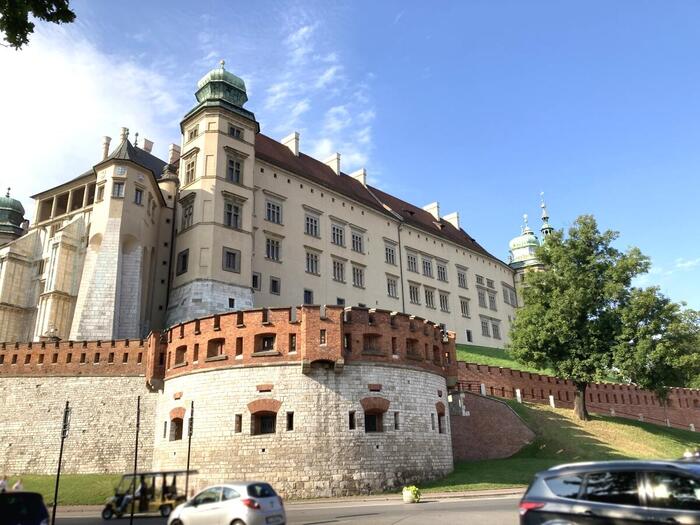 丘の上にそびえるヴァヴェル城