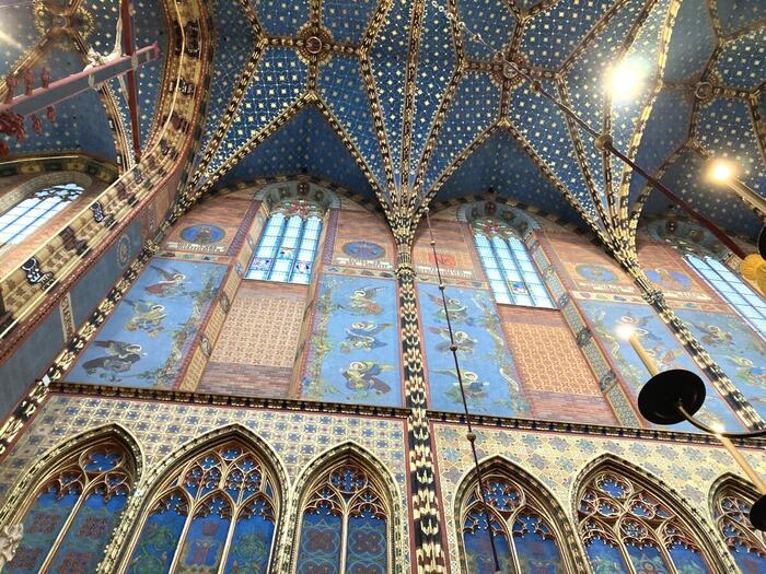 星空を思わせる聖マリア教会の天井