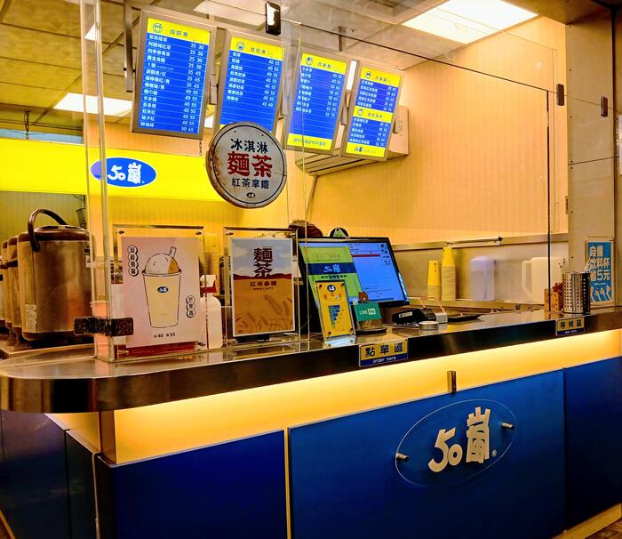 台湾　ドリンクスタンド　チェーン店　店頭