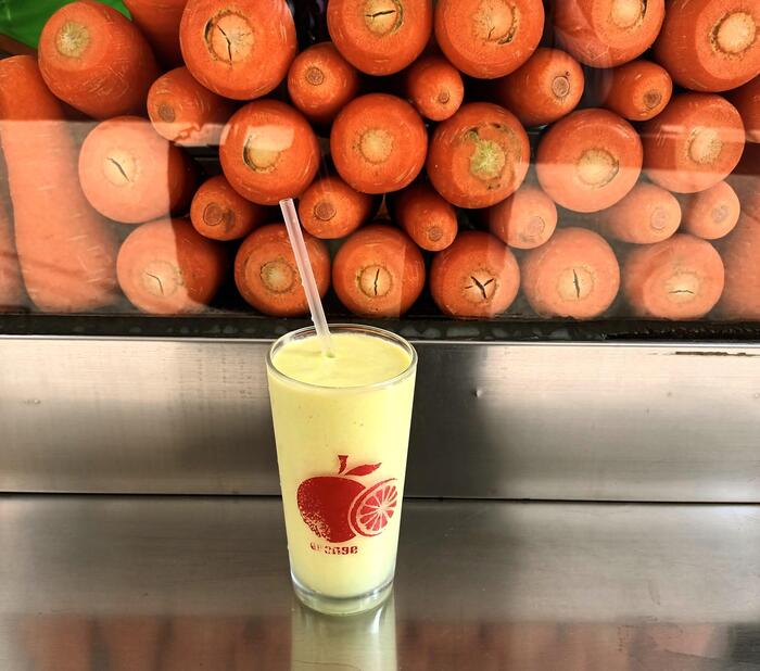 台湾　ドリンクスタンド　フルーツジュース専門店　人参