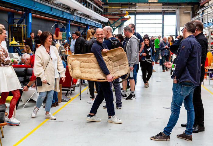 アムステルダム　ヴィンテージ家具　エントリー枠