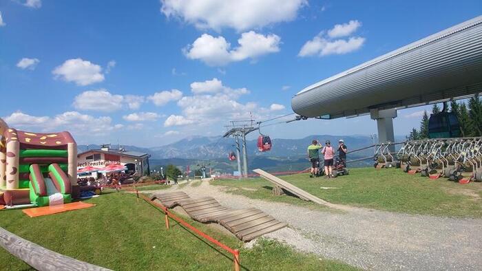 センメリング　山頂　夏　ピクニック施設